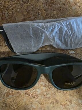 Jameson Green Framed Sunglasses with Dark Lenses 2 Pairs